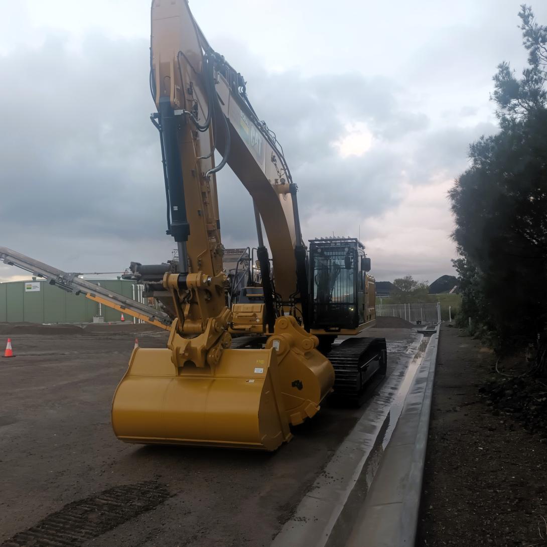 Kooragang recycling receives new CAT excavator