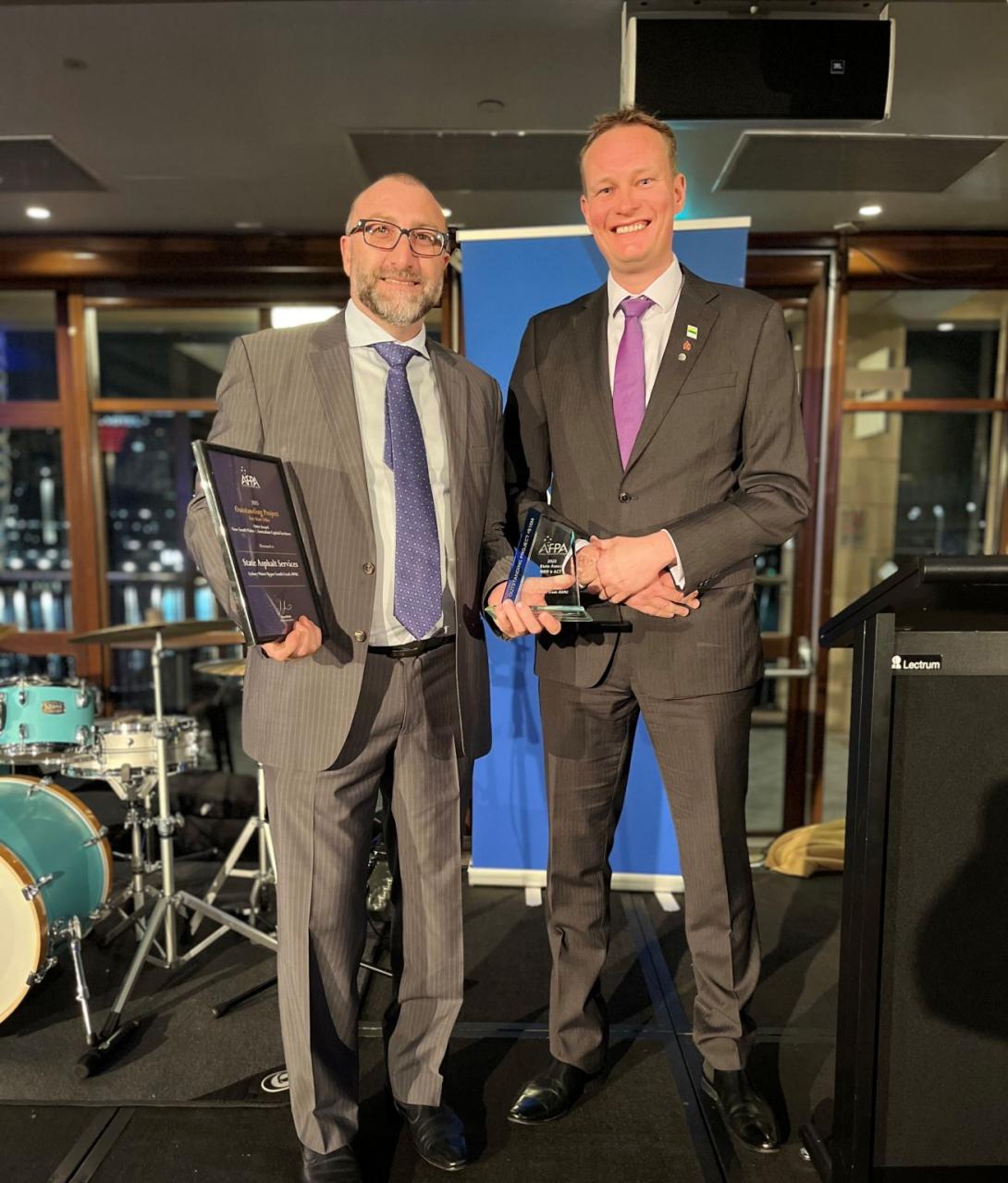 Asphalt team accepts 2025 AfPA award for Western Sydney Airport best project over $10m